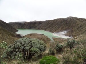 Laguna Verde del volcán Azufral en el municipio de Mallama, Nariño