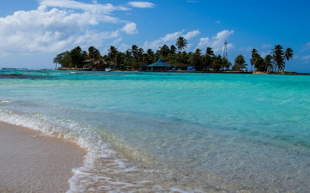 Mar de San Andrés en una fotografía de referencia; no corresponde a la alocución presidencial del 18 de octubre.