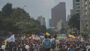 Manifestación en Colombia durante el 21N; fotografía de archivo, no del 14 de octubre de 2026