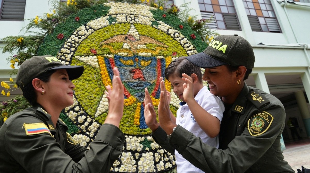 Policías de Colombia durante un dispositivo de seguridad en Medellín