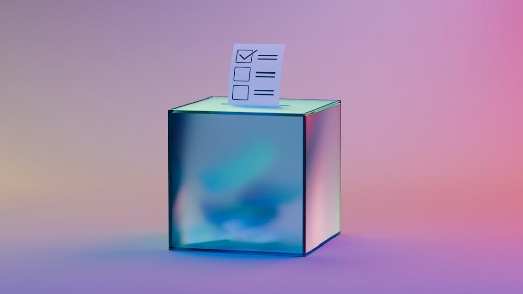 Papeleta ingresando en una urna electoral, imagen de referencia sobre las elecciones territoriales de 2027